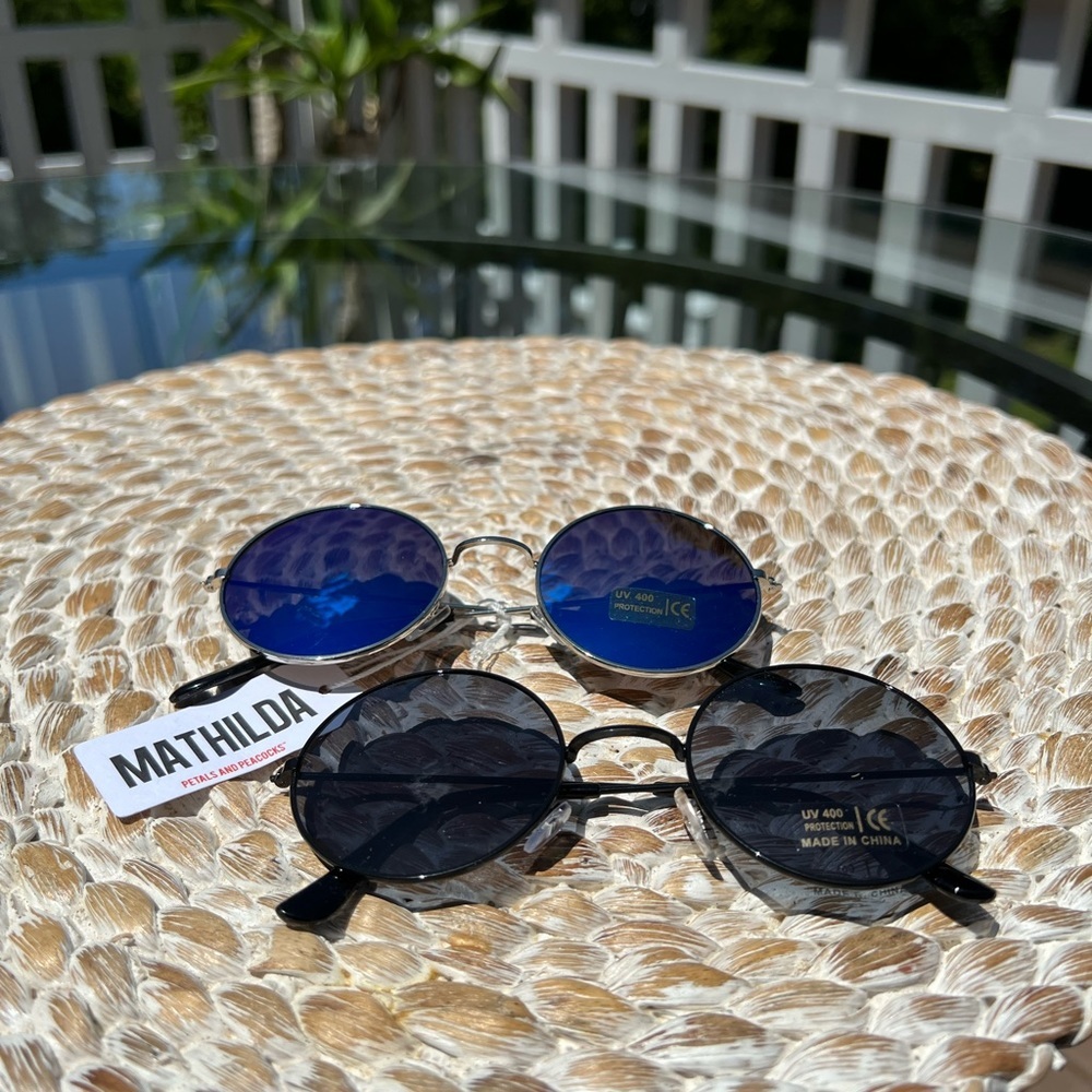 NWT Set of 2 Petals & Peacocks Round Sunglasses